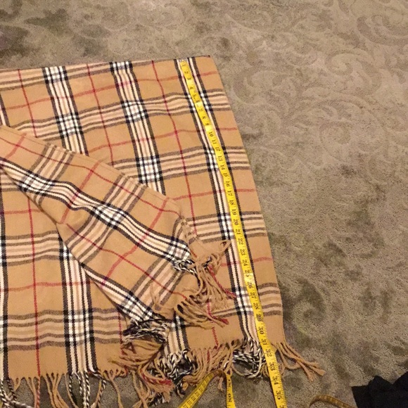 Poncho - Picture 5 of 7